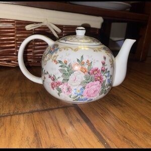 Andrea by SADEK Vintage Floral Tea Pot Teapot